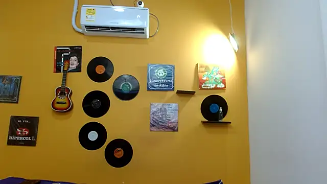  skinnyverus18 chat room