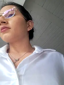 iam_sarah - IAM_SARAH's free webcam - UK Sex Cams