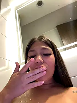 Webcam Model (Alyshanon18)  is live.Free join now!