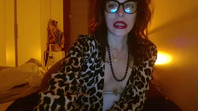 regina_5 - Regina_5's free webcam - UK Sex Cams