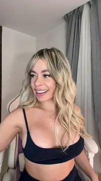 Webcam Model (Holli_woul)  is live.Free join now!