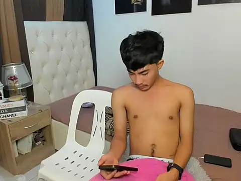  XloverXsiantwink chat room