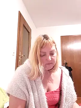 LiluLiluLilu webcam stripchat model stream image