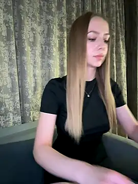 Webcam Model (MissOyee)  is live.Free join now!