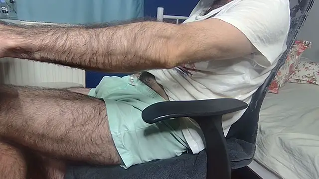 hairybearcb (Ask my age) - ♥ CUM 💦💦