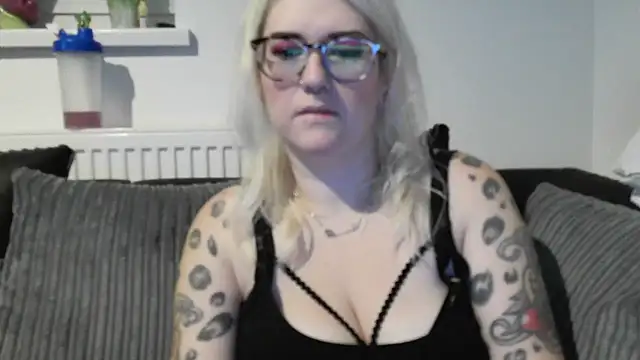 sizzling_indie36 - Sizzling_Indie36's free webcam - UK Sex Cams