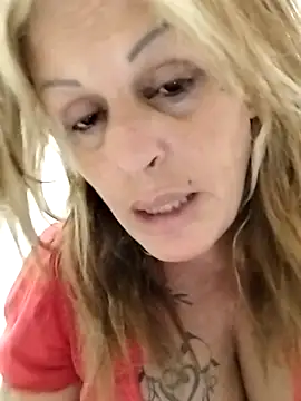 Webcam Model (canariamorbosa)  is live.Free join now!