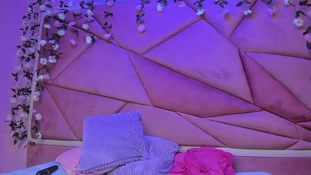  Victoria_Rossy chat room