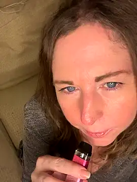 Webcam Model (foxy-Chantelle)  is live.Free join now!