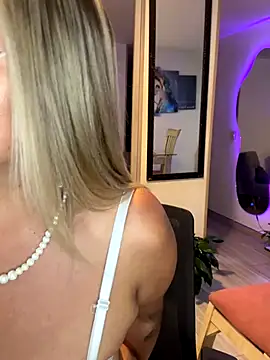 Webcam Model (_Maraa)  is live.Free join now!