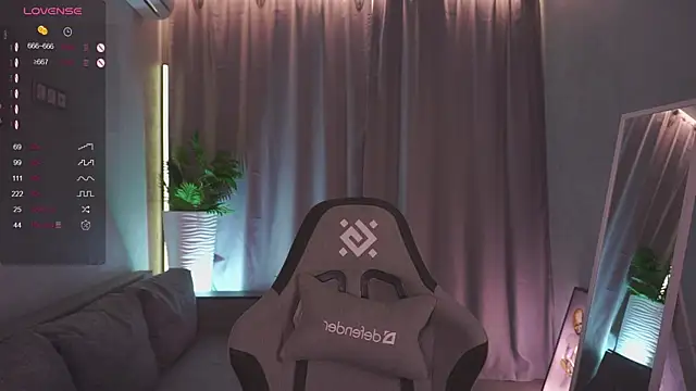 anuricbriny (F young) - Hanging boobs in front of cam