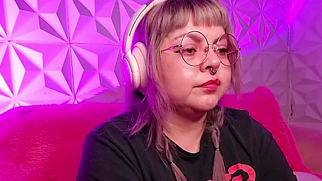 satyn_doll (F milf) - Topless