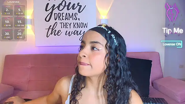 SunnyGilmoree live cam screenshot female from Colombia on Squirt Show – Wet & Wild Live Cams