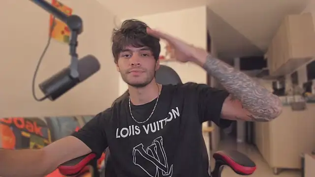 justin_stark7 live cam screenshot male from Colombia on Home.Pink — Cozy Live Cams & Chat