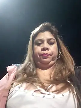 Webcam Model (Laura-Hernandez)  is live.Free join now!