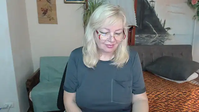  EvelynLoveShy chat room