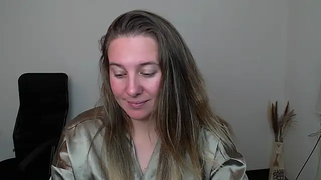 Darklure_ live cam screenshot female from Ukraine on Squirt Show – Wet & Wild Live Cams