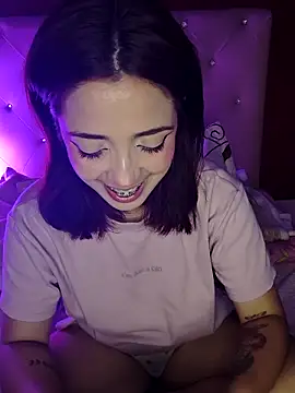 Webcam Model (summi10)  is live.Free join now!