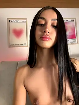 Webcam Model (maddy_bronw_)  is live.Free join now!