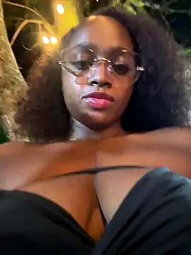 darle_volant live cam screenshot females from Colombia on Squirt Show – Wet & Wild Live Cams