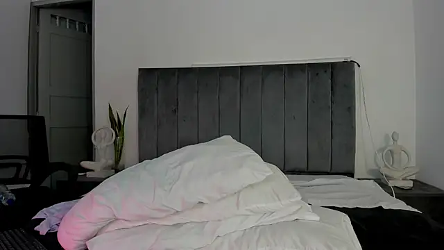 nikkibotero - NikkiBotero's free webcam - UK Sex Cams