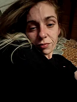 Webcam Model (SexyAlya)  is live.Free join now!