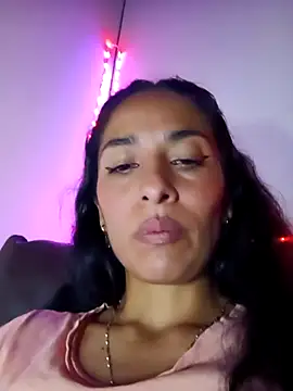 Webcam Model (chloewildd_)  is live.Free join now!