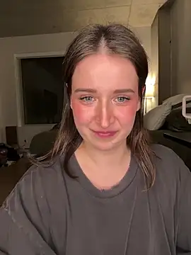 Webcam Model (nerdynina)  is live.Free join now!