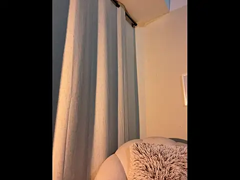 loolla_23 - Loolla_23's free webcam