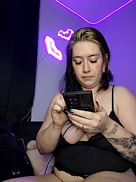 Webcam Model (HarleyDemon666)  is live.Free join now!