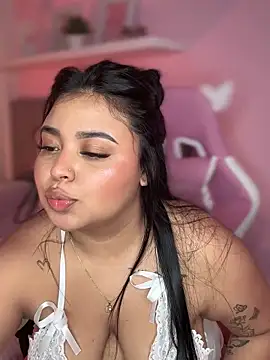 Webcam Model (Emily_Cooper7)  is live.Free join now!