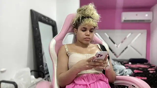 brithneysquirt - Brithneysquirt's free webcam - UK Sex Cams