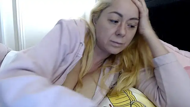 _karolynesyera_ - _karolynesyera_'s free webcam - UK Sex Cams