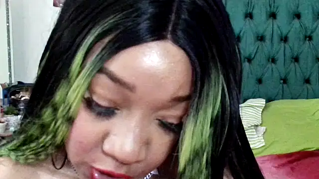 YasmineMinaj's Stripchat show and profile