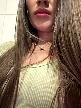 Webcam Model (Isabella21_)  is live.Free join now!