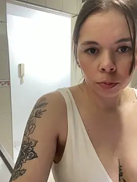 Webcam Model (carolina16love)  is live.Free join now!