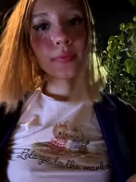 sweetbunnygf (G teen) - SPREAD LEGS WIDE,RUB CLITORIS OVER PANTI