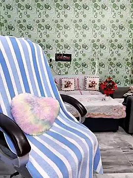  Your-Yashika chat room