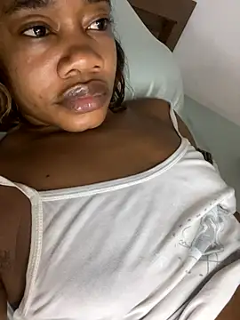 Webcam Model (_yisela_)  is live.Free join now!