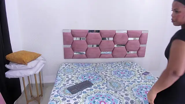 miiasmith__ - MiiaSmith__'s free webcam - UK Sex Cams