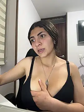 arieel__722's Stripchat show and profile