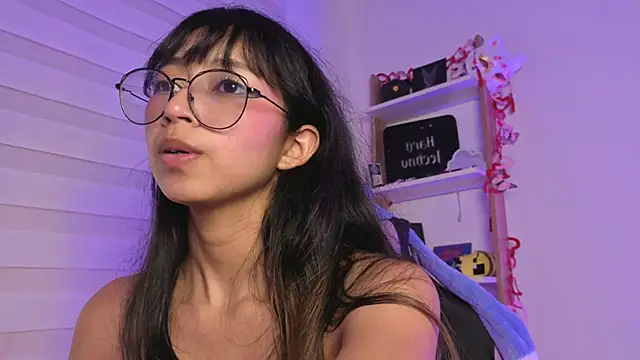 yommi_winx - Yommi_Winx's free webcam