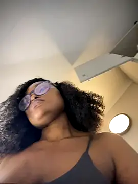 Webcam Model (Bustygoddess32)  is live.Free join now!