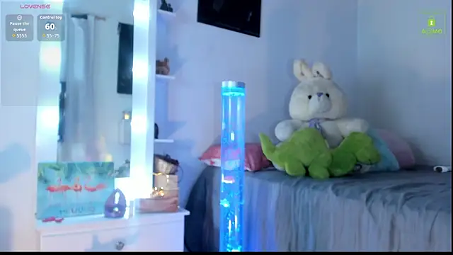 miaa-lee (Ask my age) - put big toy in my wet ass