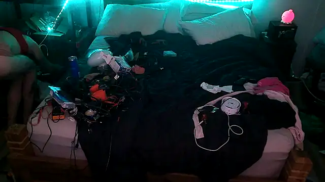 bi_curious86 (Ask my age) - Still raising money for a new phone ;:-/