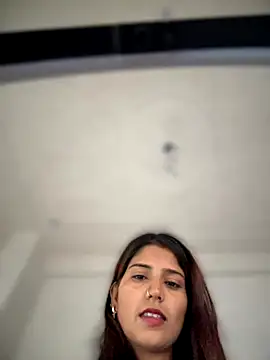 Webcam Model (4U143)  is live.Free join now!