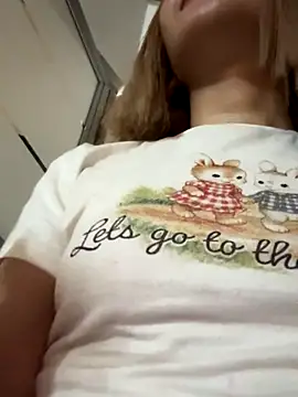 sweetbunnygf - SweetBunnyGF's free webcam