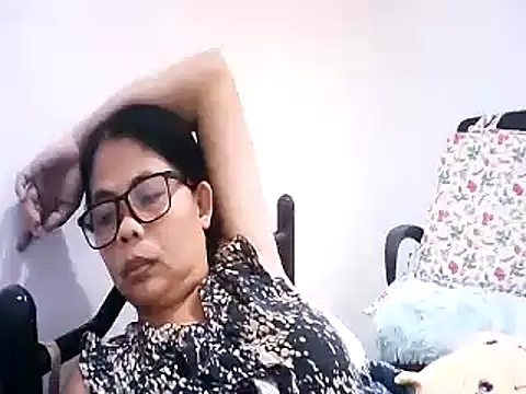 pinay_milfxx live cam screenshot female on Ohstagram — Live Cams & Adult Streams