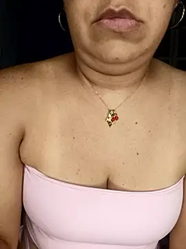 Webcam Model (MilfTentasion)  is live.Free join now!