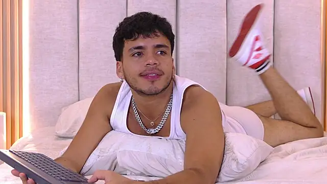 AlexanderJordan live cam screenshot male from Colombia on Ufotopia – Live Cams & Video Chat Community